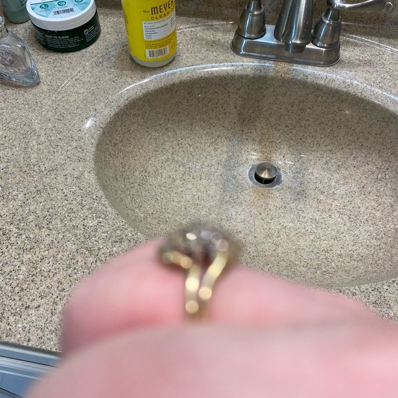 10k yellow gold diamond ring - Picture 2 of 8